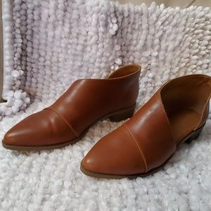 UNIVERSAL THREAD CAMEL SHOES SIZE 7.5 1" HEELS